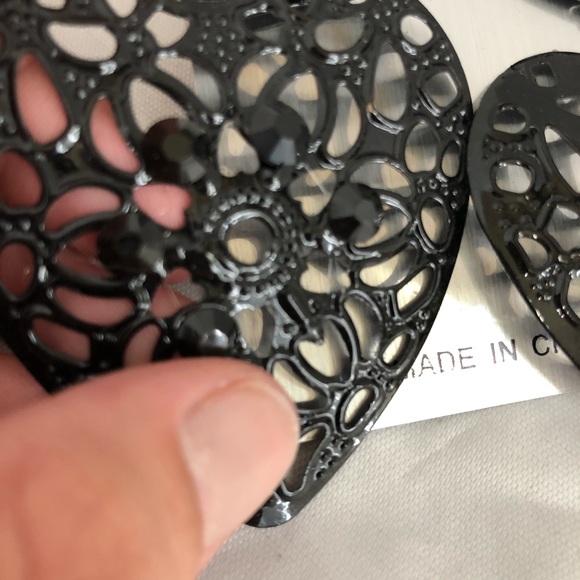 Filigree Dangle Heart Fashion Earrings - Picture 7 of 7